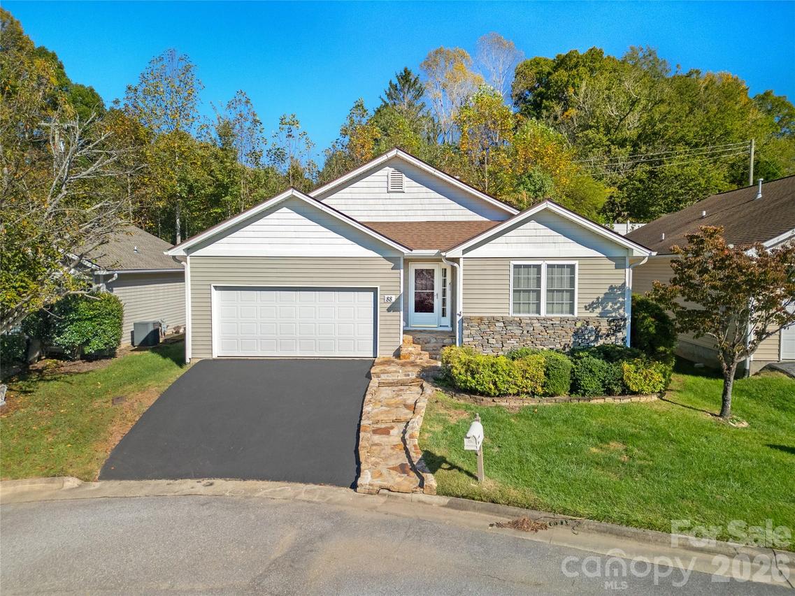 88 E Danbury Ln., Brevard, NC 28712