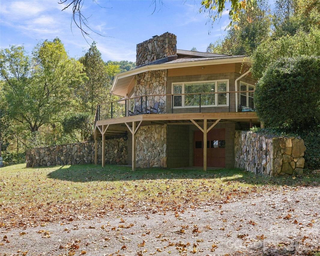 321 Eagles Nest Rd., Leicester, NC 28748