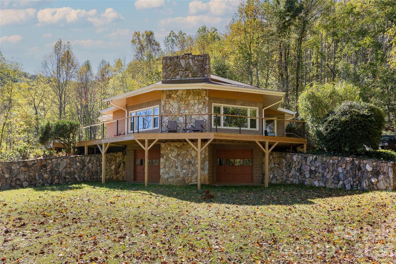 321 Eagles Nest Rd., Leicester, NC 28748