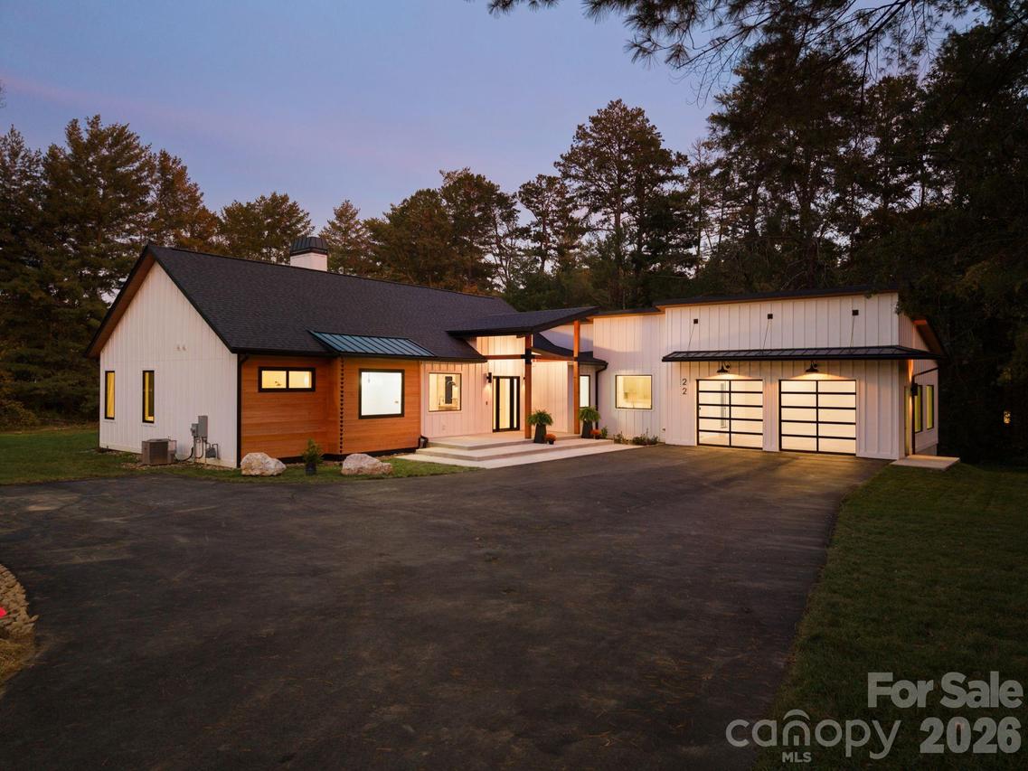 22 Willowbrook Rd., Asheville, NC 28805