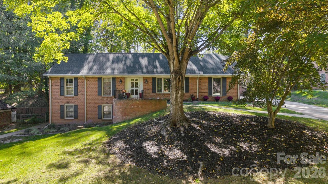 6626 Rocky Falls Rd., Charlotte, NC 28211