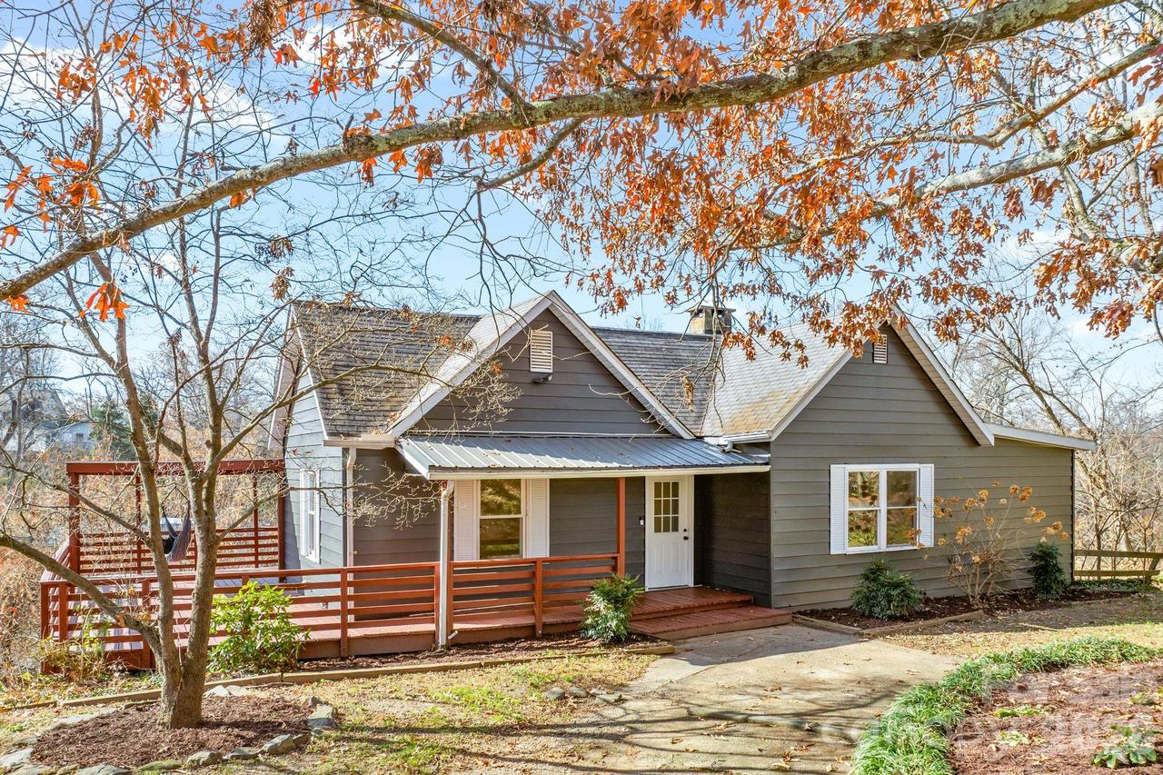 2 Worley Pl., Asheville, NC 28806