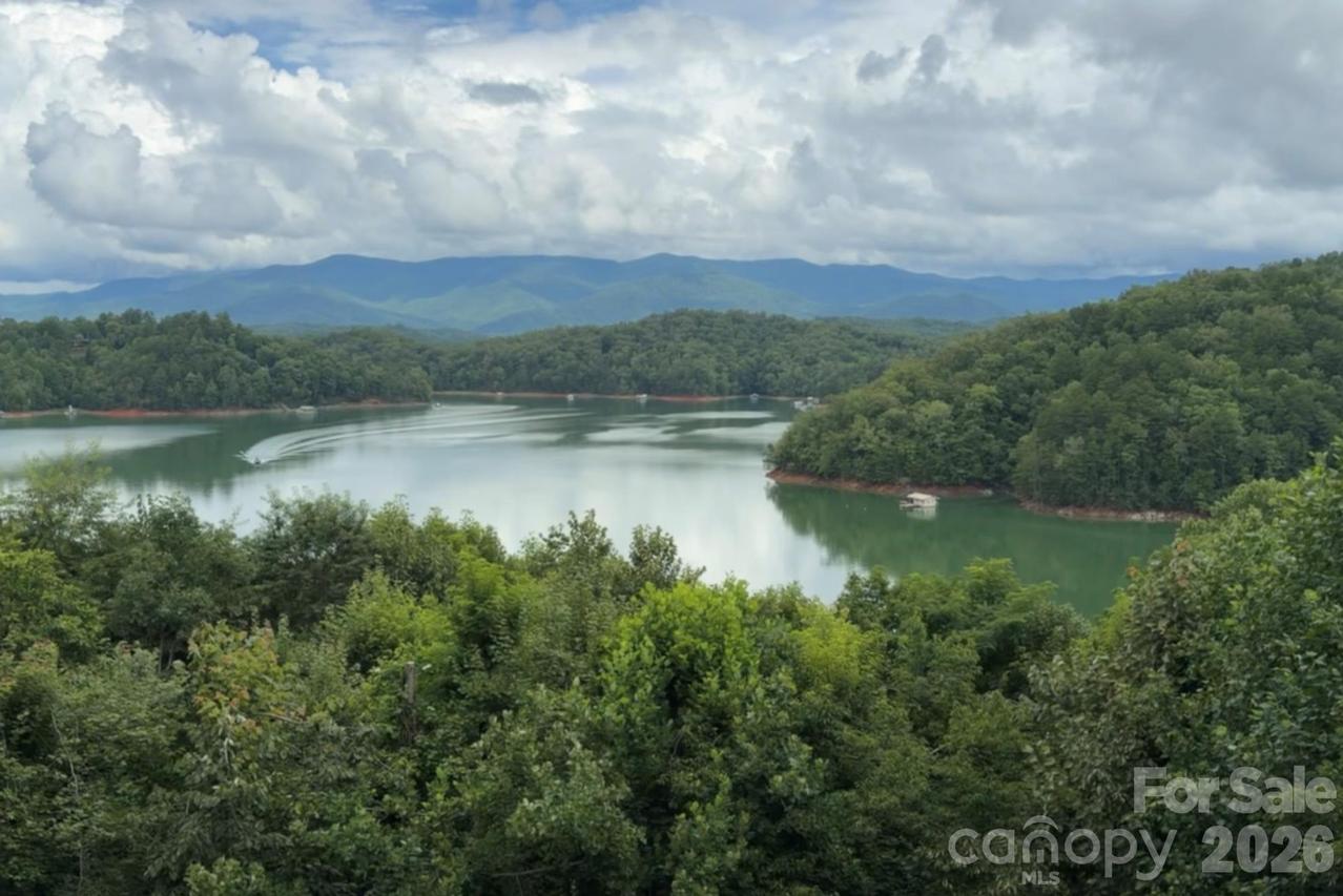 129 Wisteria Ln., Glenville, NC 28736