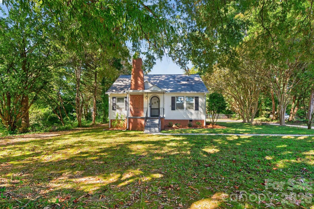 1829 3rd St., Hickory, NC 28601