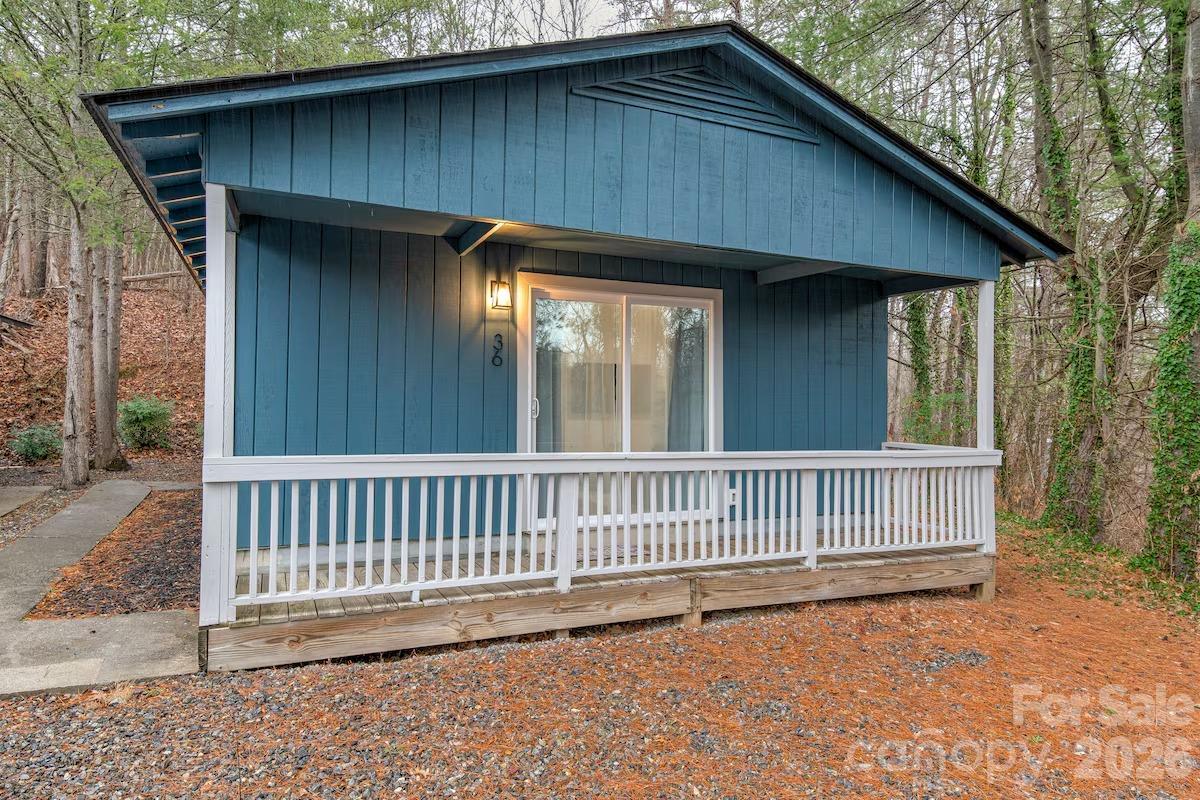 36 Collins Mountain Dr., Asheville, NC 28804