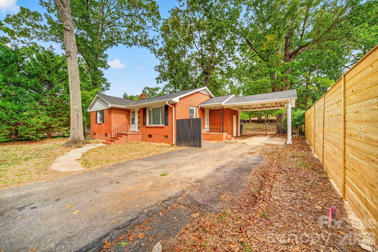 706 Brian Cir., Pineville, NC 28134