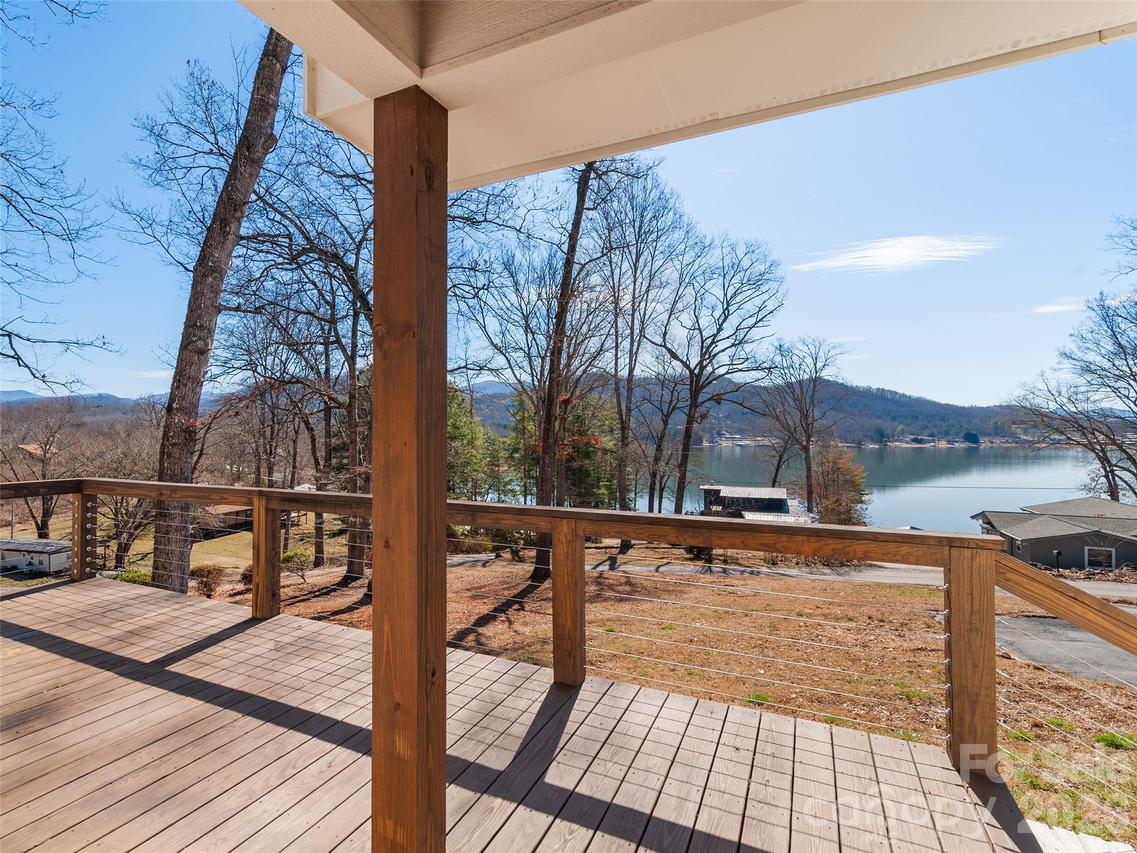 128 Cardinal Ln., Hayesville, NC 28904