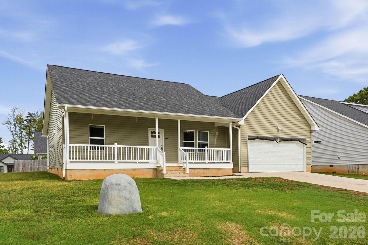 7667 Sarah Dr., Denver, NC 28037