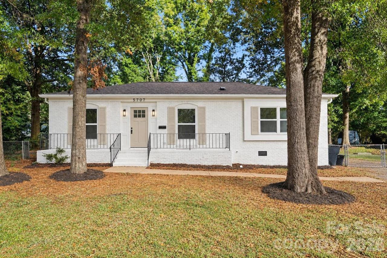5707 Kallam Ct., Charlotte, NC 28215