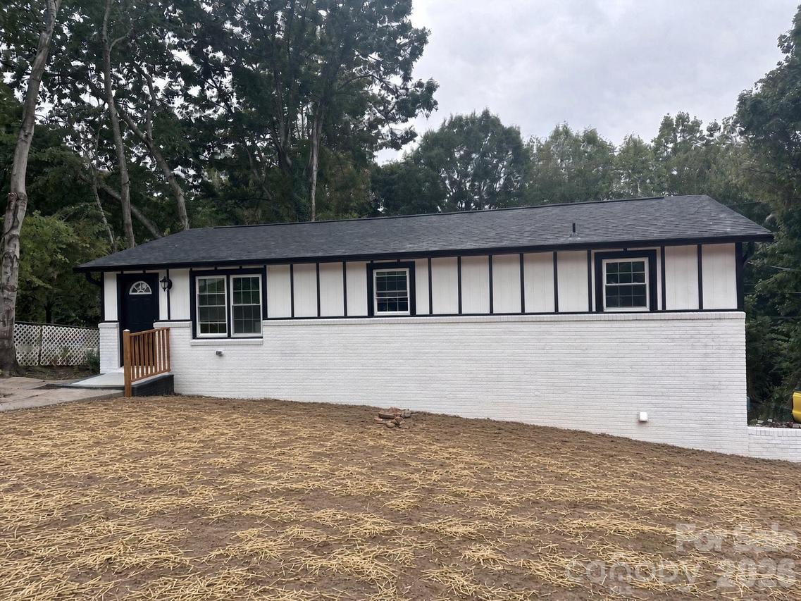 169 8th Ave., Conover, NC 28613