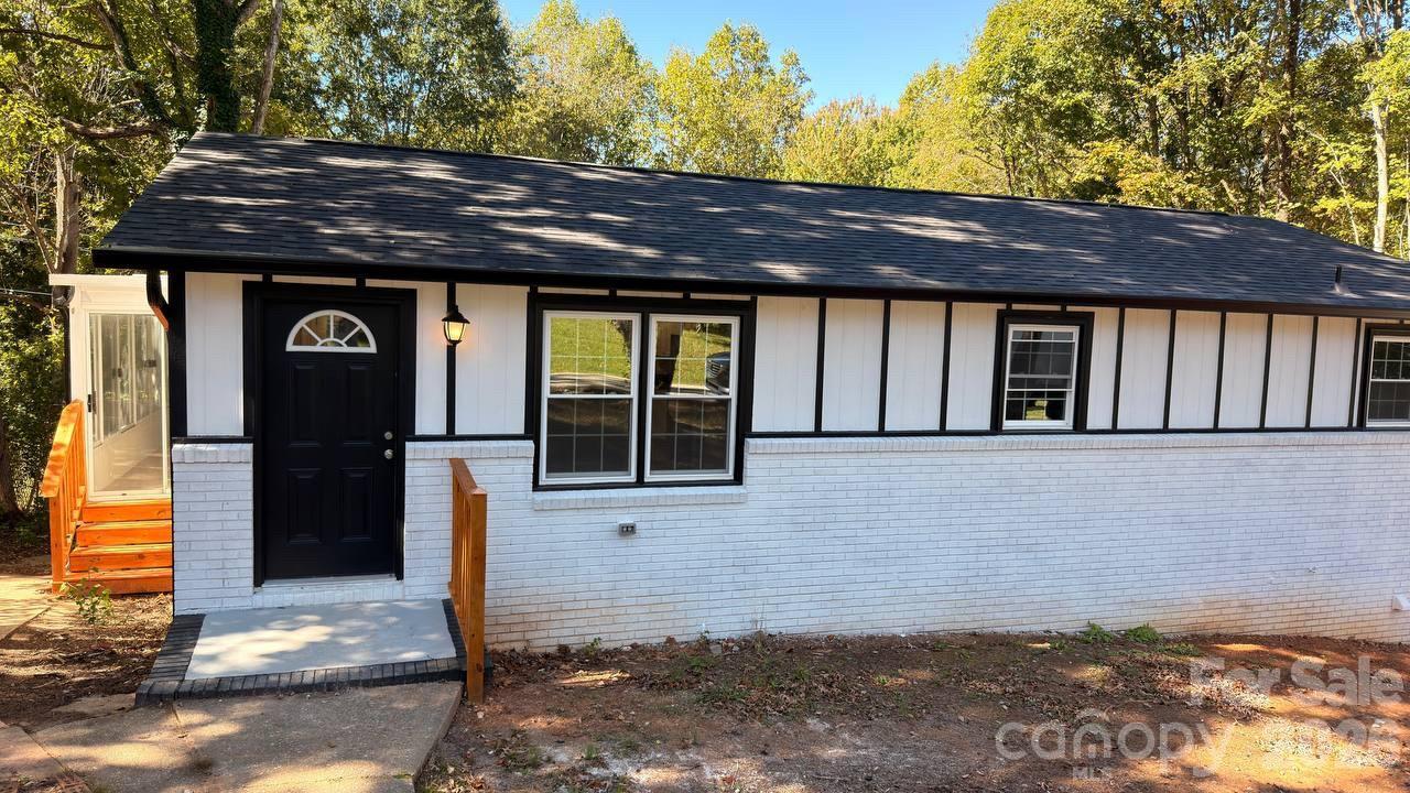 169 8th Ave., Conover, NC 28613