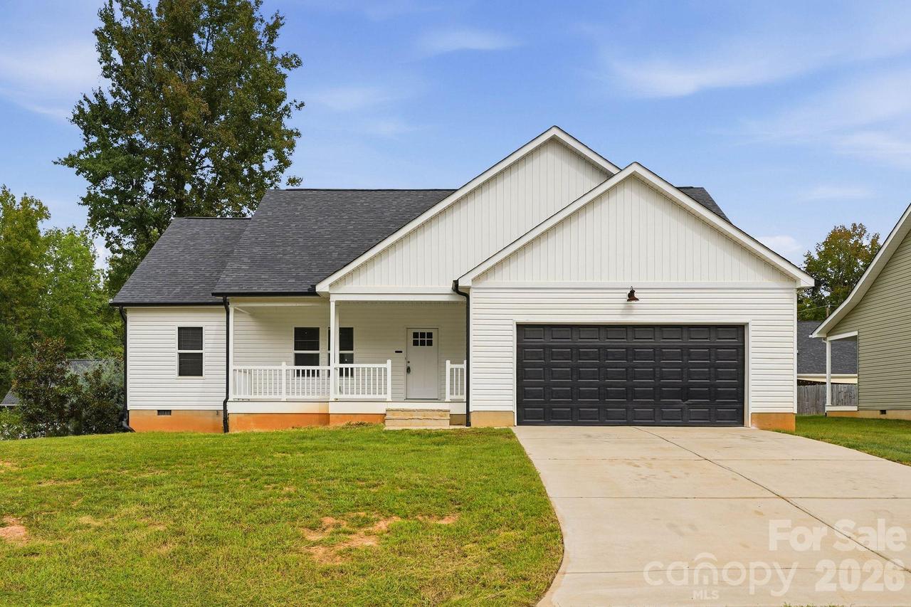 7659 Sarah Dr., Denver, NC 28037