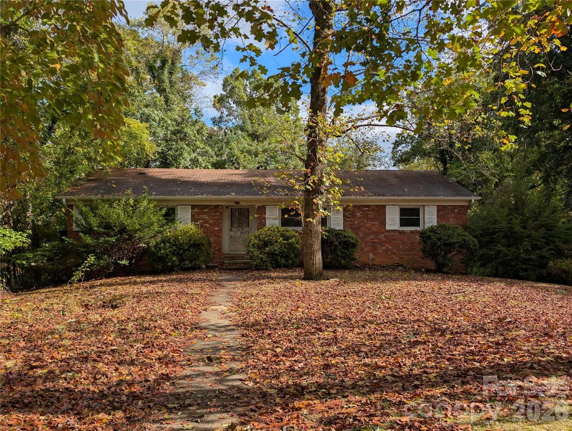 25 Chateau Pl., Asheville, NC 28805