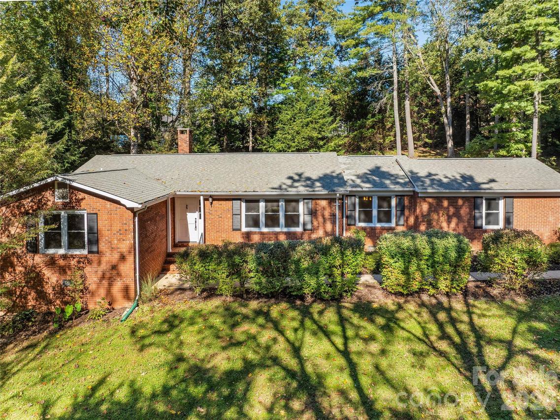 133 Kent Ln., Hendersonville, NC 28739