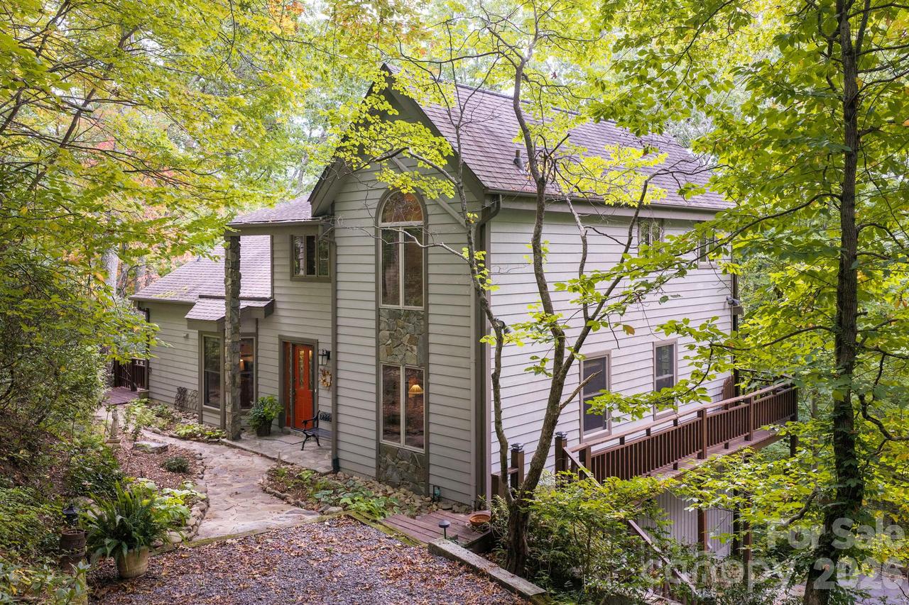 355 Summer Haven Rd., Swannanoa, NC 28778