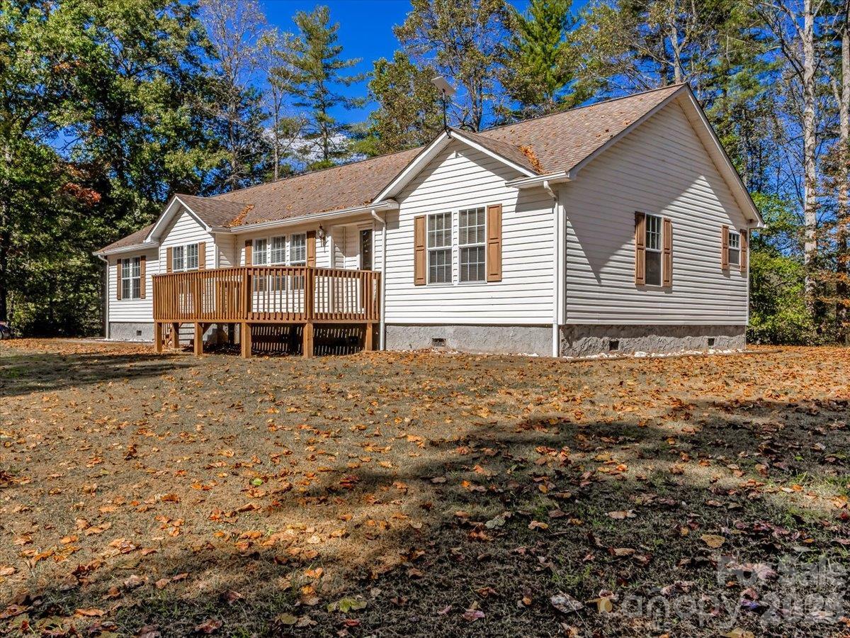 59 Higher Ground Ln., Burnsville, NC 28714