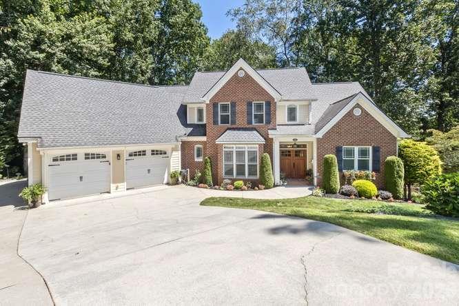 15 Round Robin Ln., Mills River, NC 28759