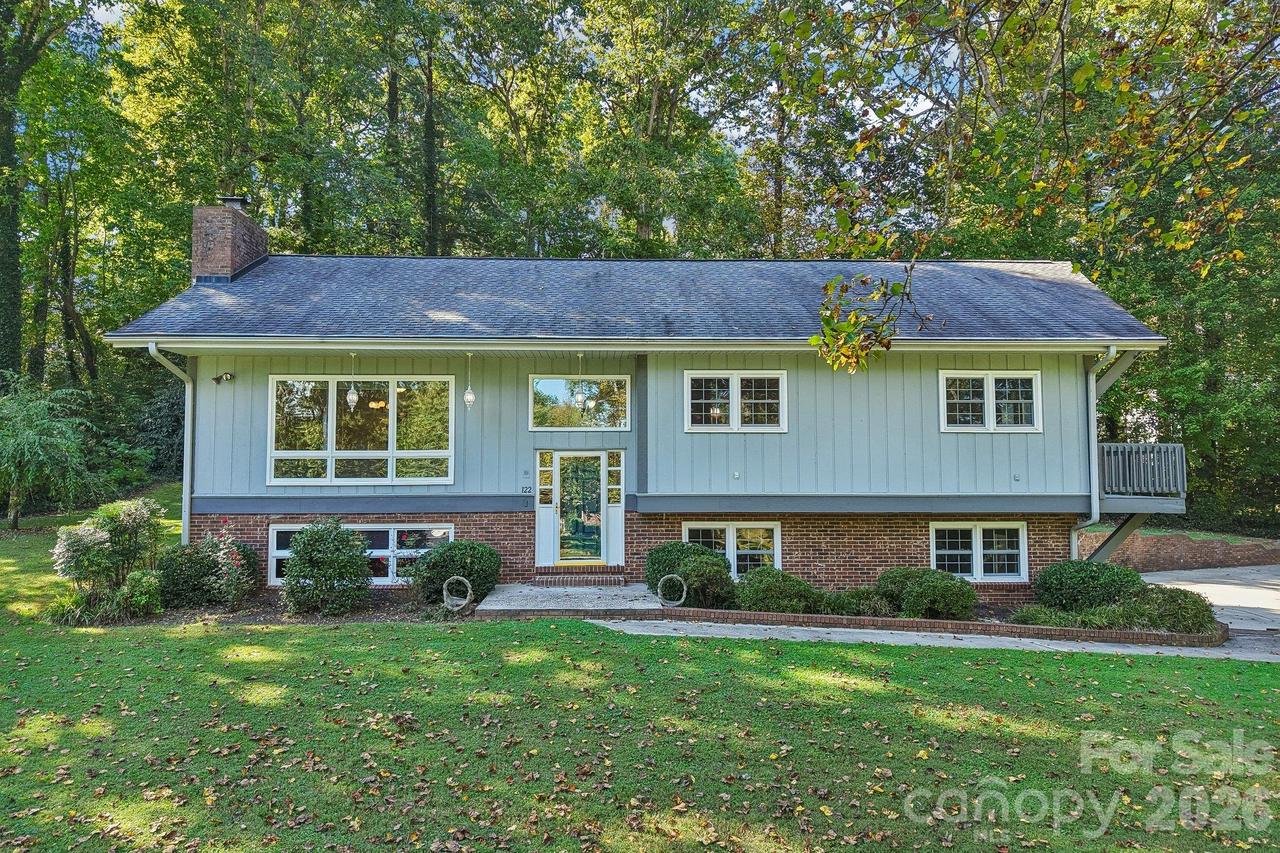 122 W Laurel Ln., Etowah, NC 28729