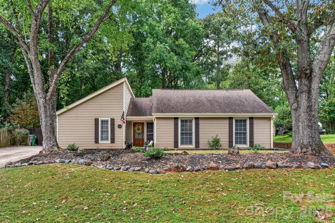 4506 Woods End Ln., Charlotte, NC 28277
