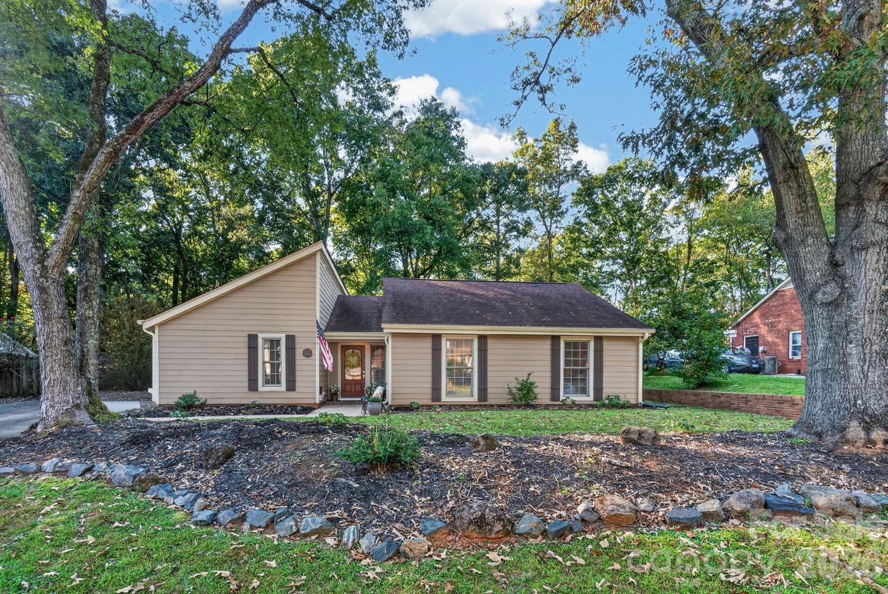 4506 Woods End Ln., Charlotte, NC 28277
