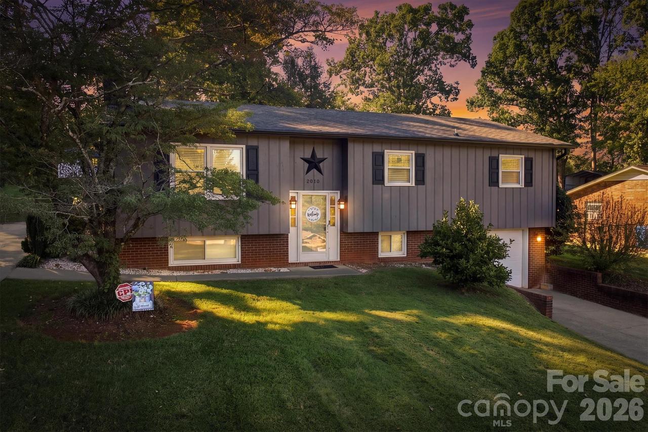 2010 Eastbrook Cir., Morganton, NC 28655