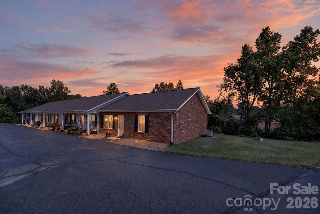 122 24th St., Hickory, NC 28601