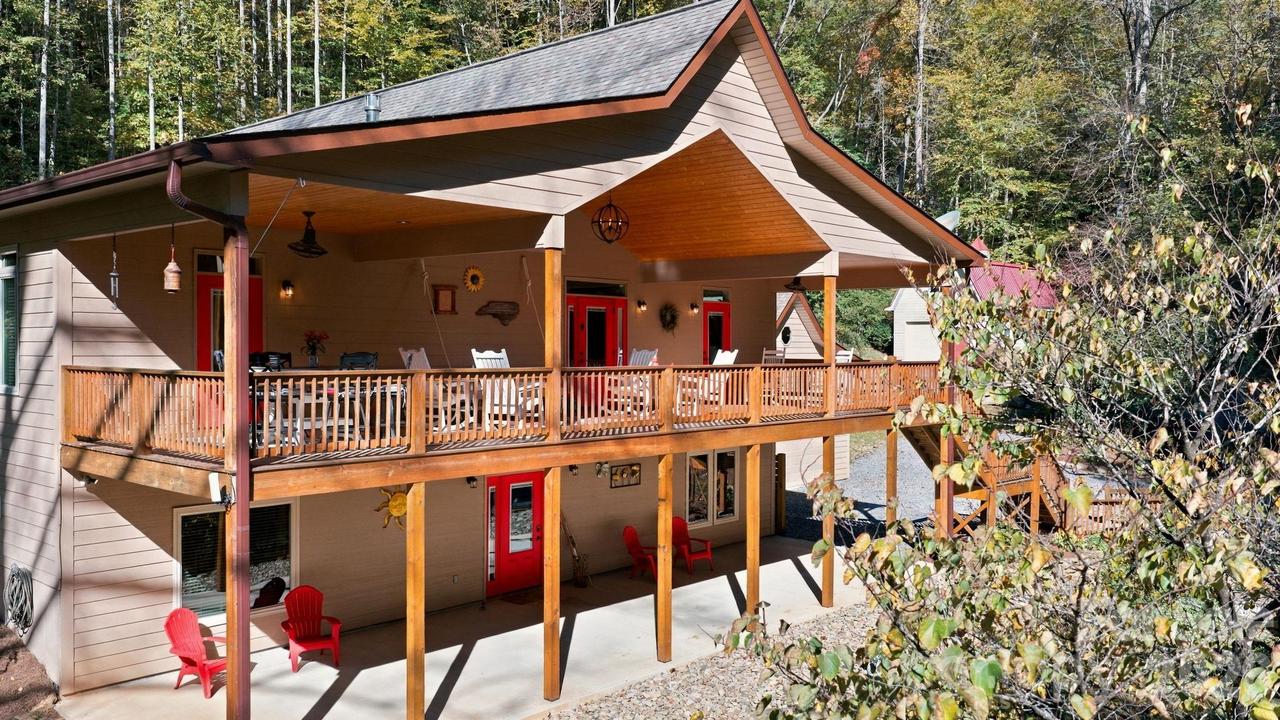 151 High Grove Pkwy., Whittier, NC 28789