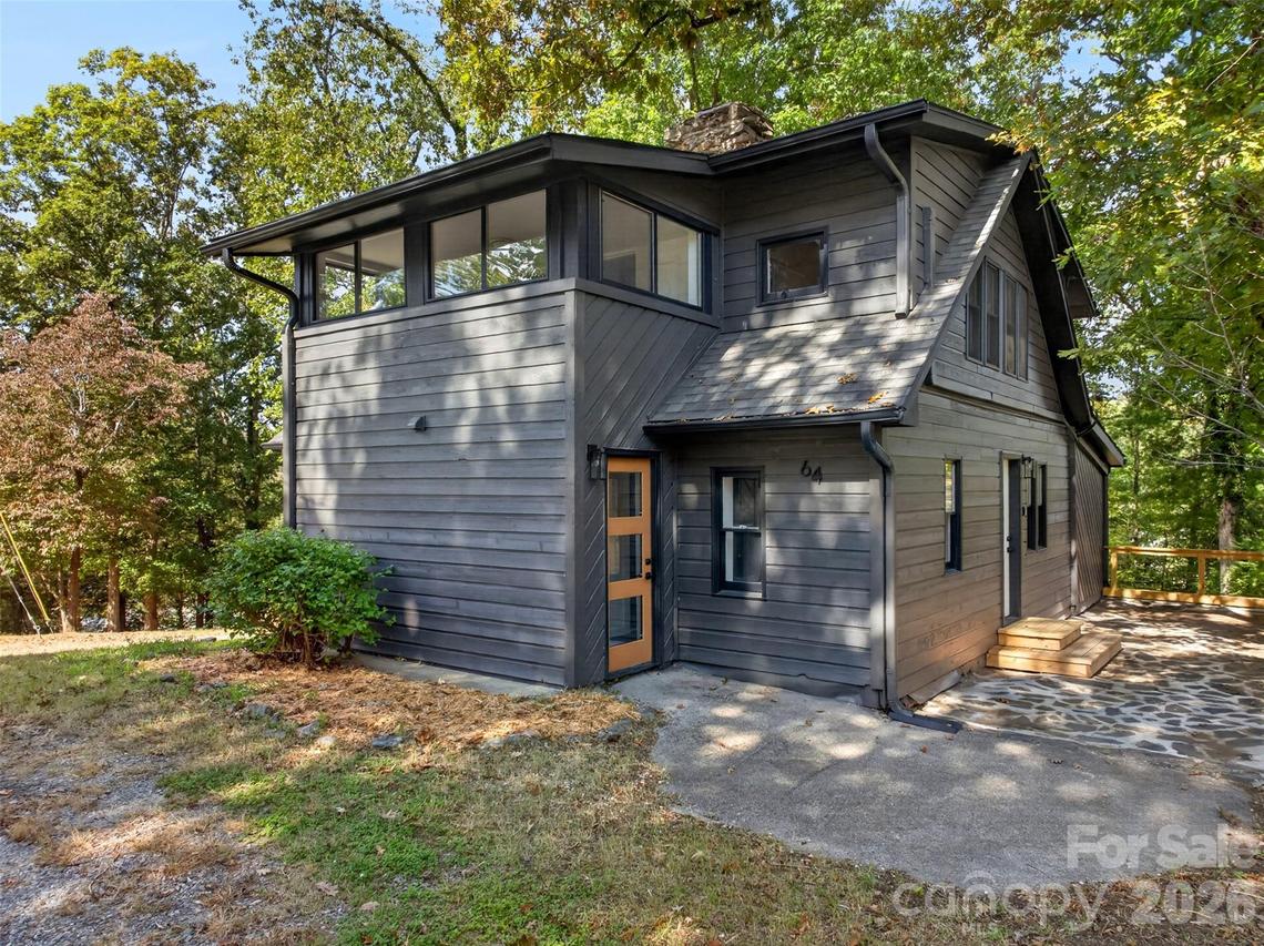 64 Pine Cone Dr., Asheville, NC 28805