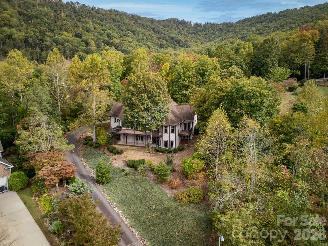 142 Twin Courts Dr., Weaverville, NC 28787