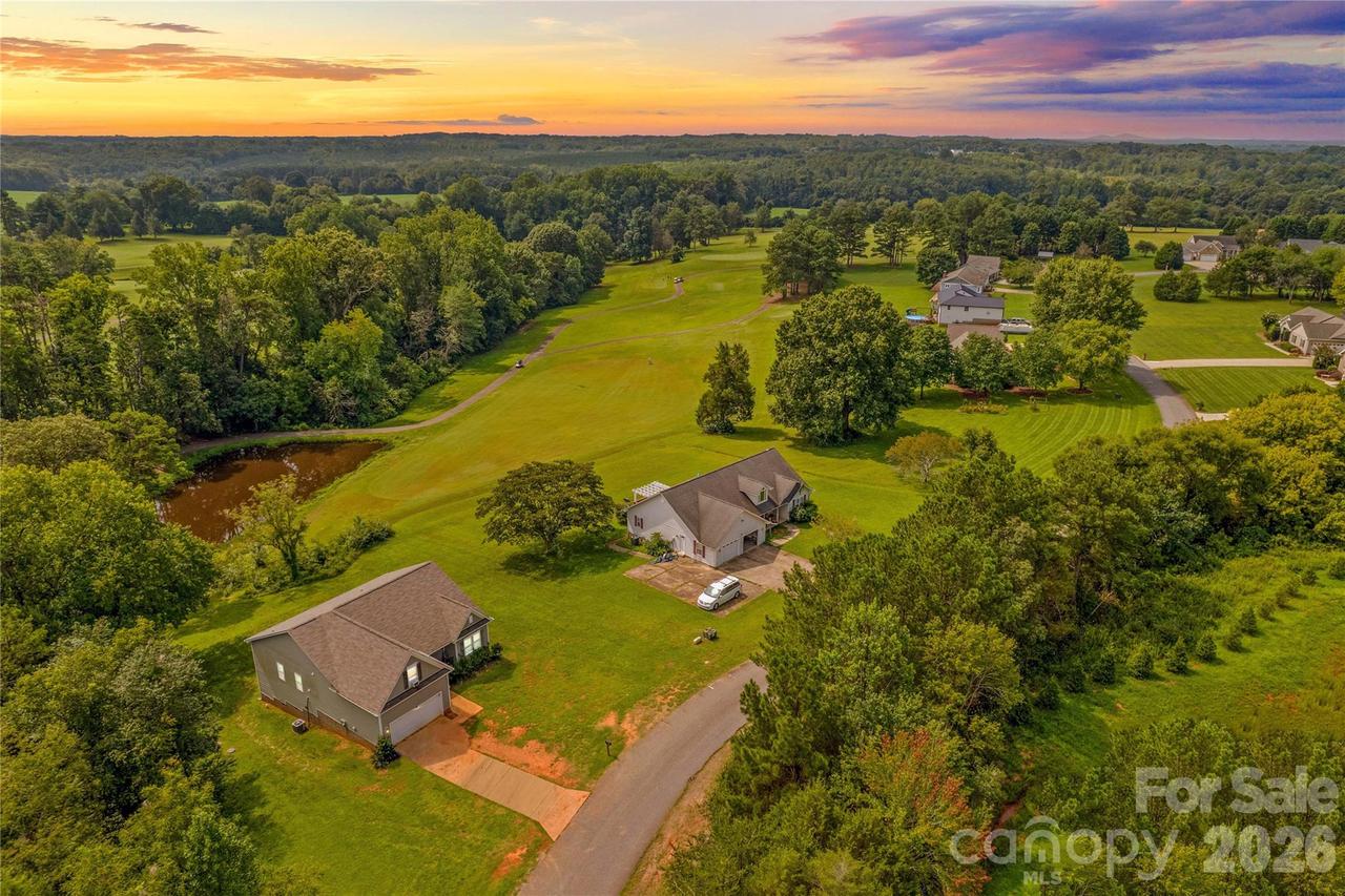 133 Sandtrap Dr., Statesville, NC 28677
