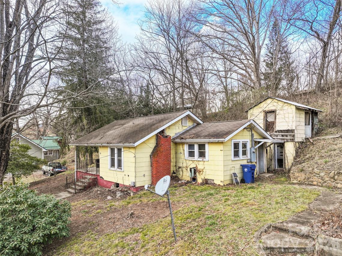 75 Travis St., Clyde, NC 28721