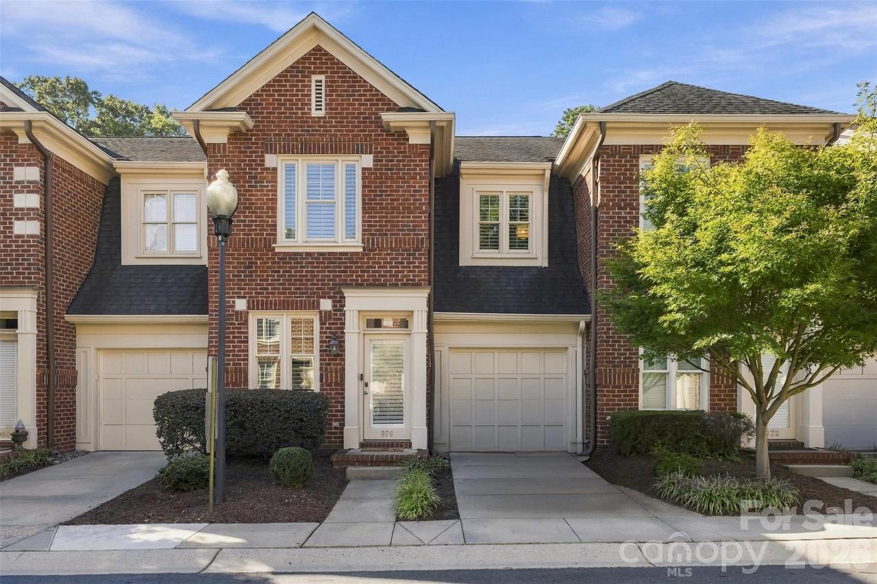 976 Park Slope Dr., Charlotte, NC 28209