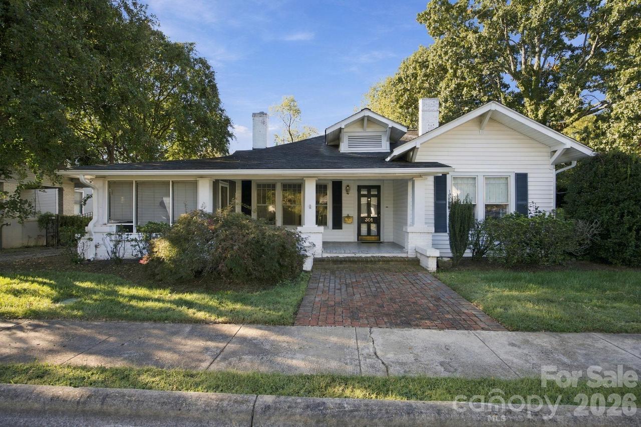 301 8th St., Newton, NC 28658