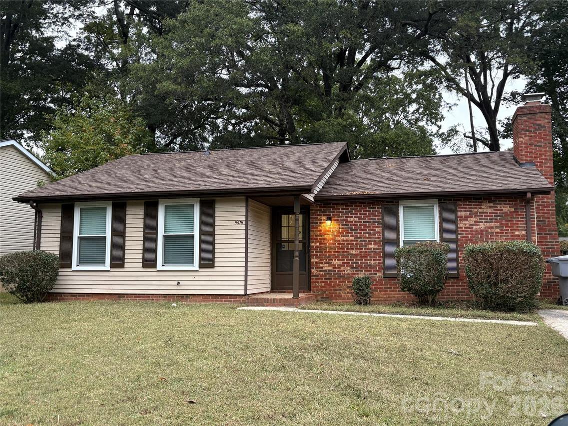 5915 Sunset Chase Ln., Charlotte, NC 28212