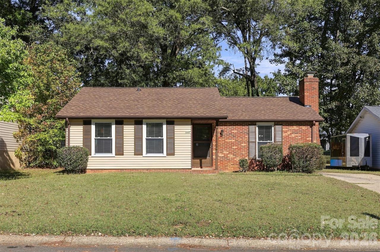 5915 Sunset Chase Ln., Charlotte, NC 28212