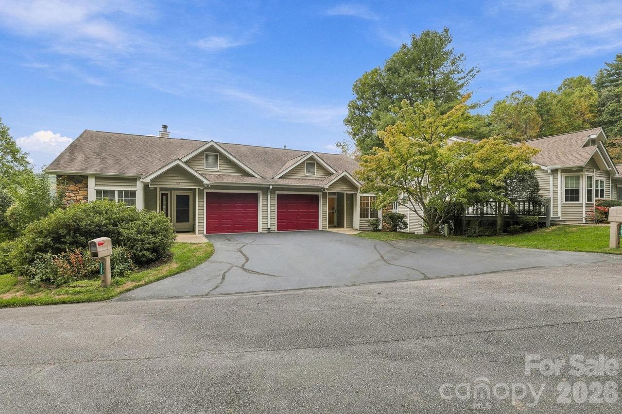 725 N Park Pl., Hendersonville, NC 28791
