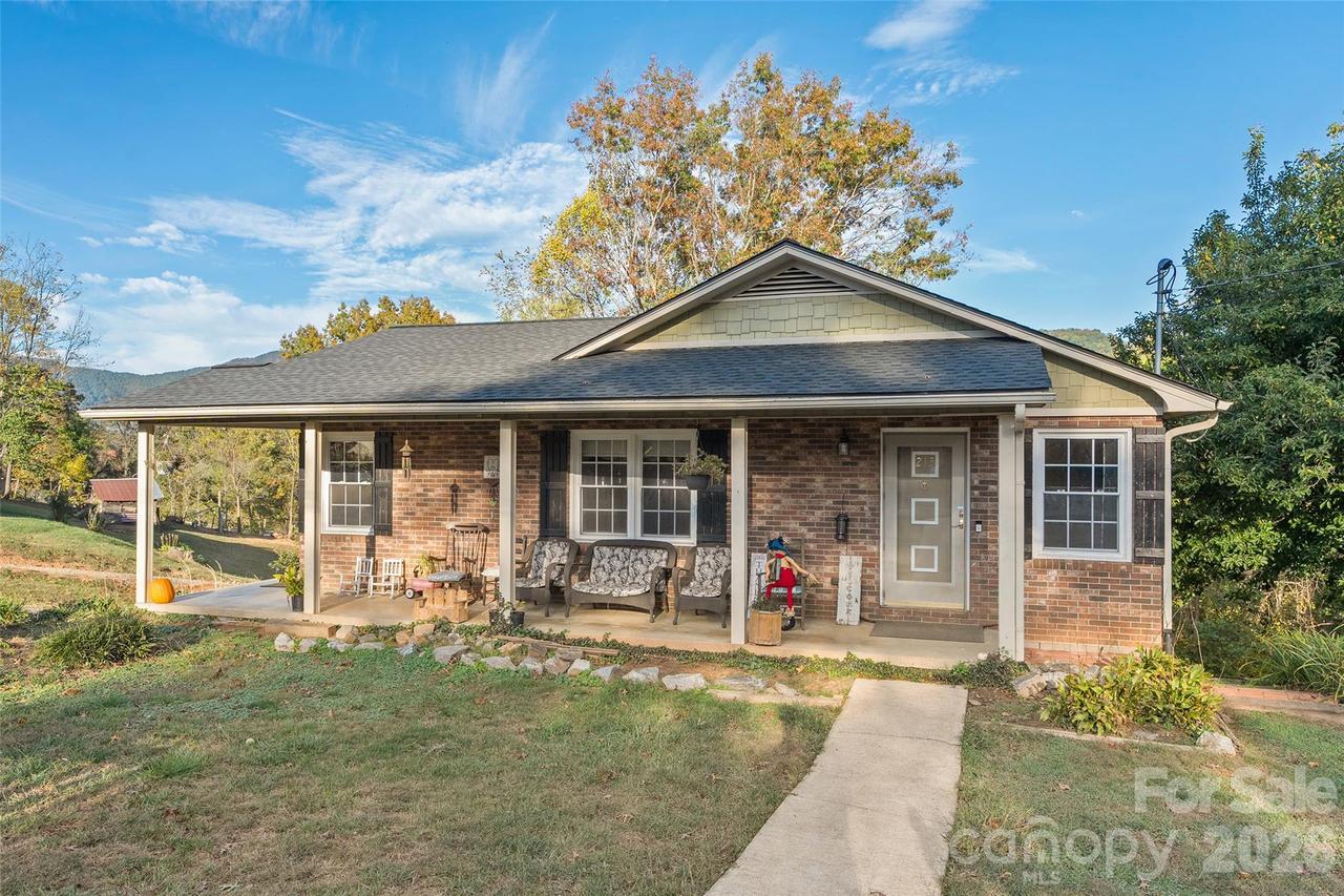 213 Oakmont Dr., Canton, NC 28716