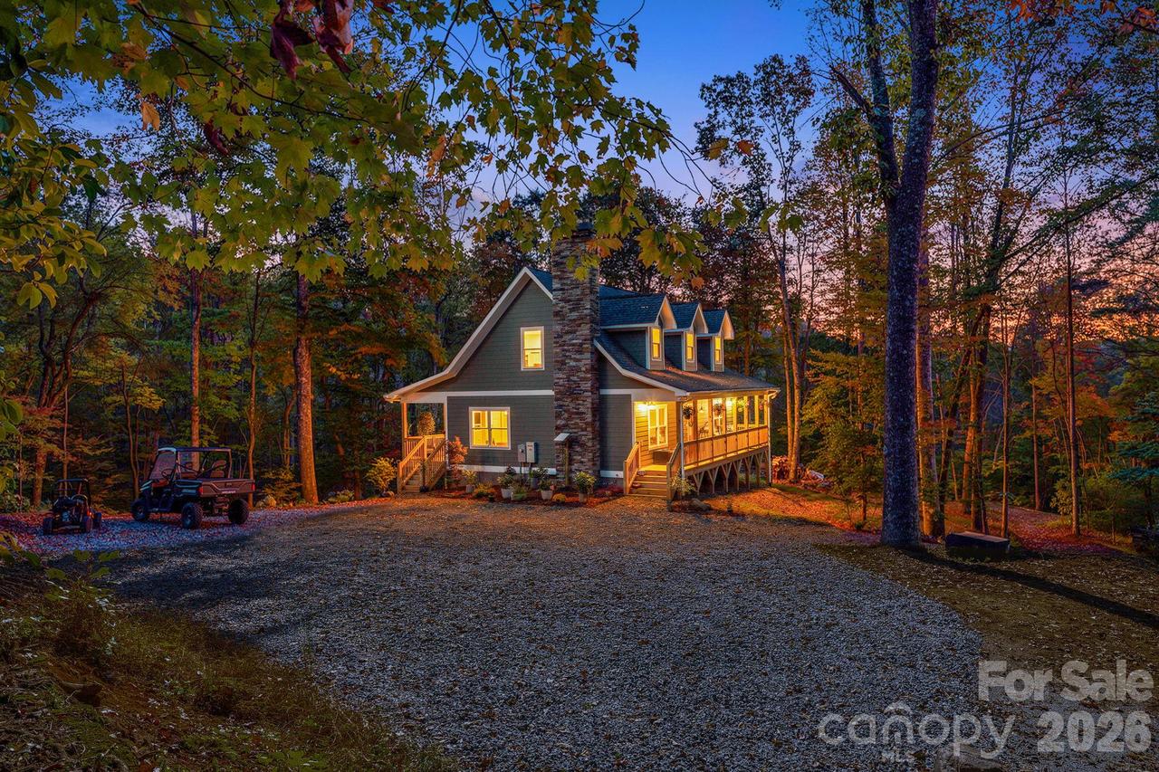 203 Sawyer Ln., Horse Shoe, NC 28742