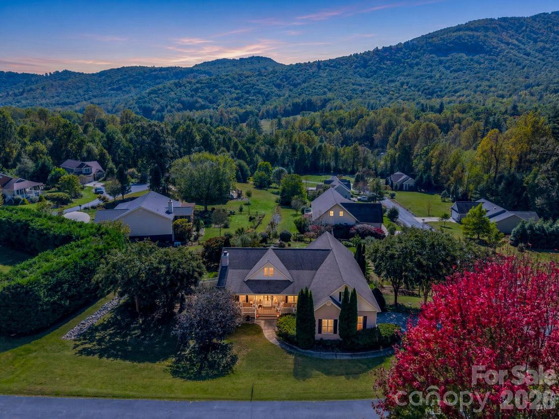 215 N Crab Meadow Dr., Hendersonville, NC 28739
