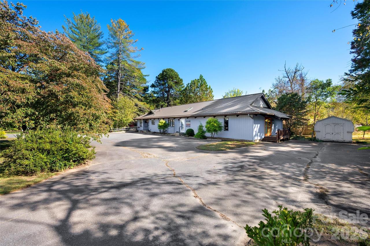 130 Center Ave., Black Mountain, NC 28711