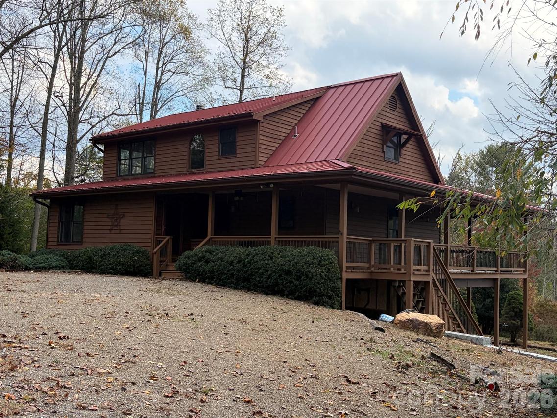 60 Splendor Dr., Green Mountain, NC 28740