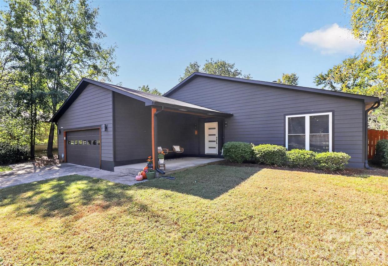 3851 Sweetgrass Ln., Charlotte, NC 28226