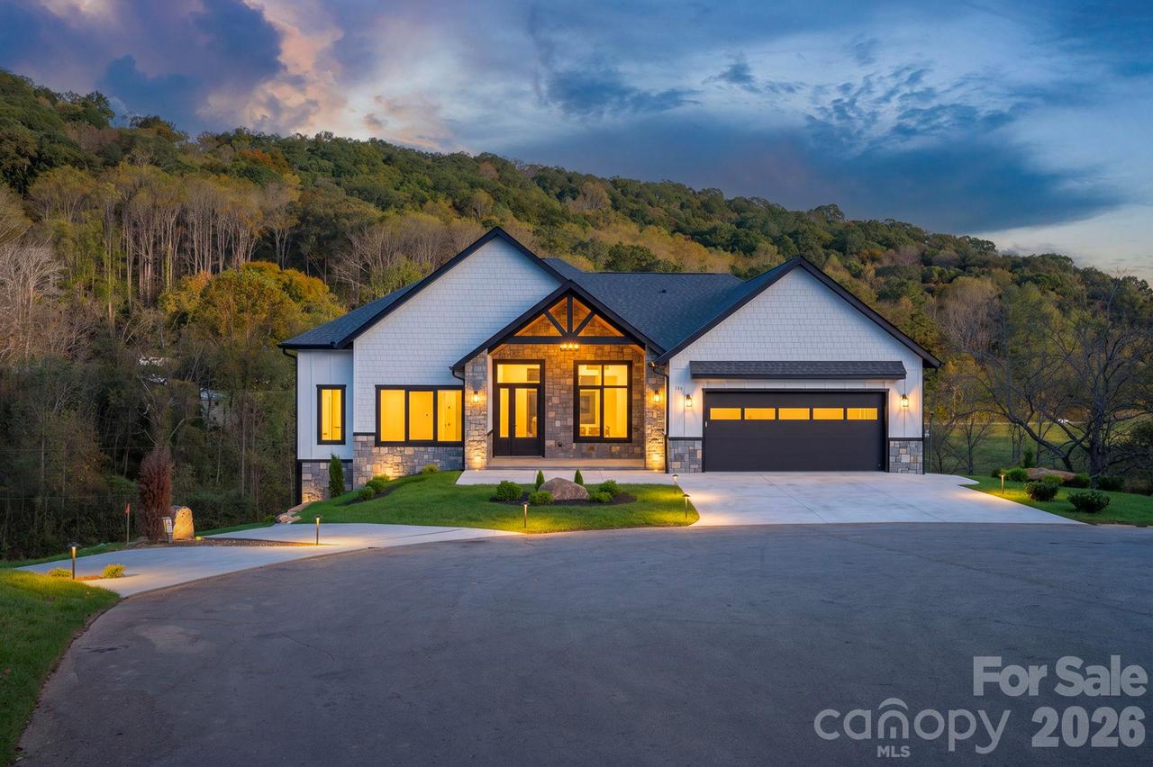 116 Bridgeway Dr., Candler, NC 28715