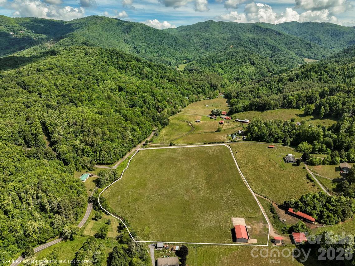 124 Shootout Ln., Burnsville, NC 28714