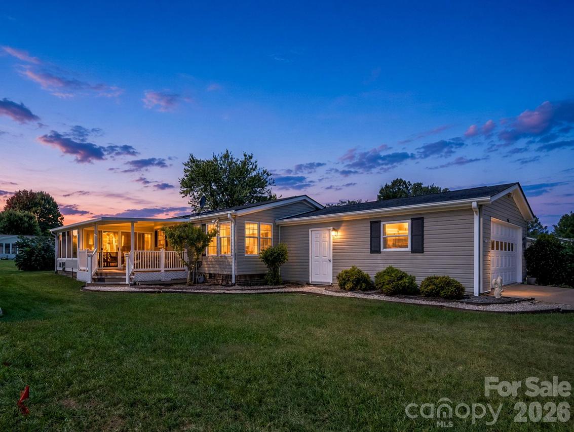 528 Riverwind Dr., Hendersonville, NC 28739
