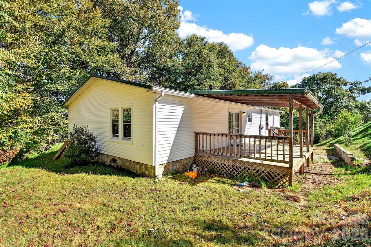 1685 Arbuckle Rd., Burnsville, NC 28714