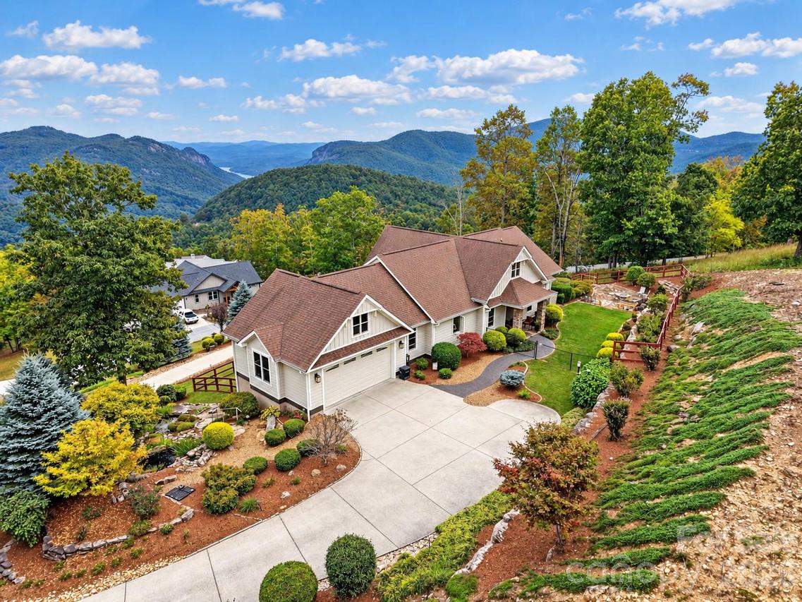 57 Mountainaire Ct., Hendersonville, NC 28792