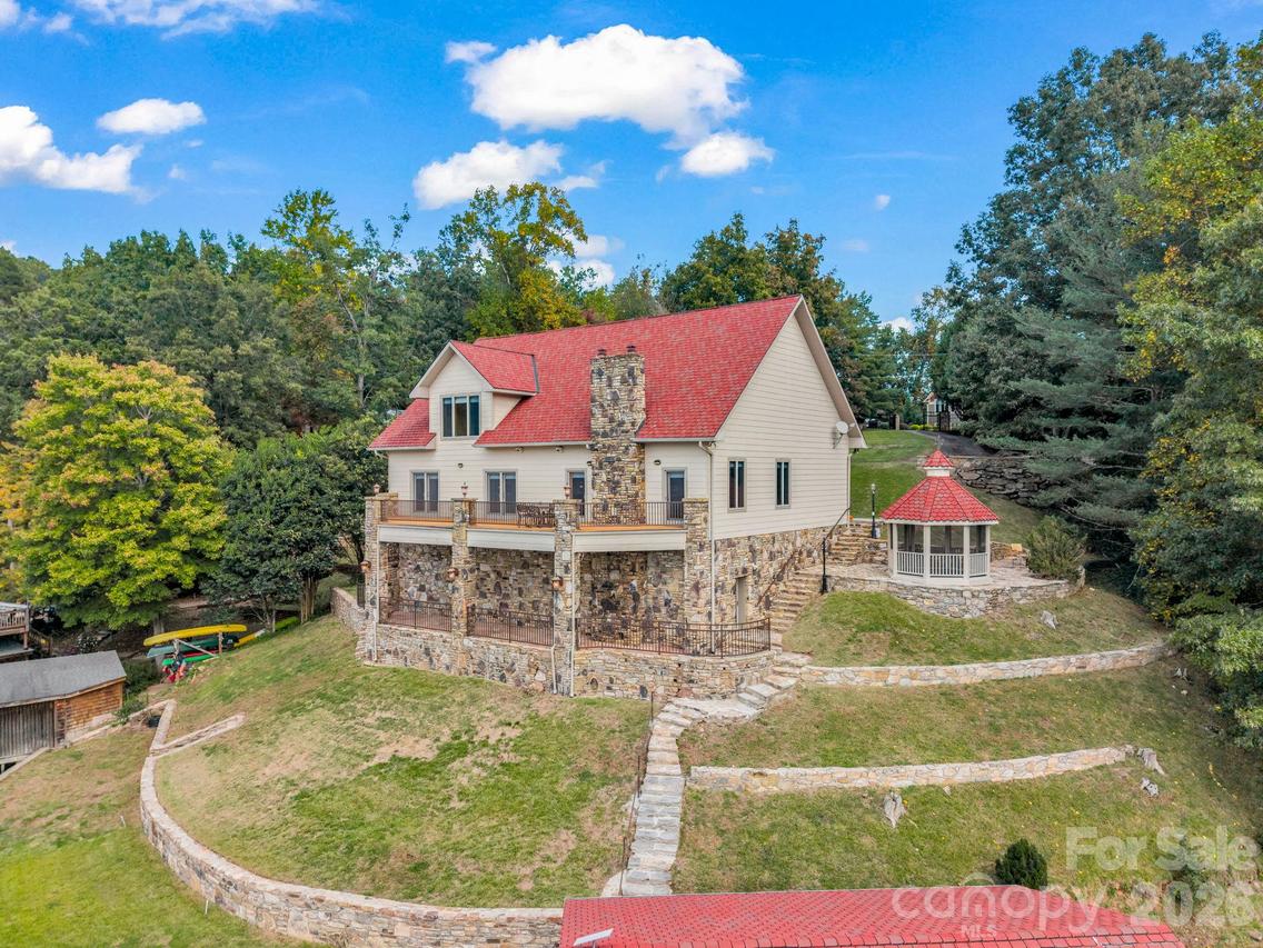 144 Neighborly Dr., Lake Lure, NC 28746