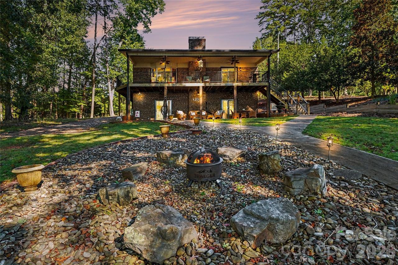 1041 Emerald Shores Rd., Mount Gilead, NC 27306