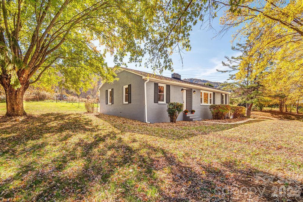 15 Dave Way, Canton, NC 28716